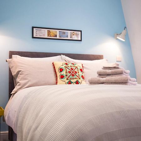 Luxury Bed Just Off The Canal Hotel London Exterior photo