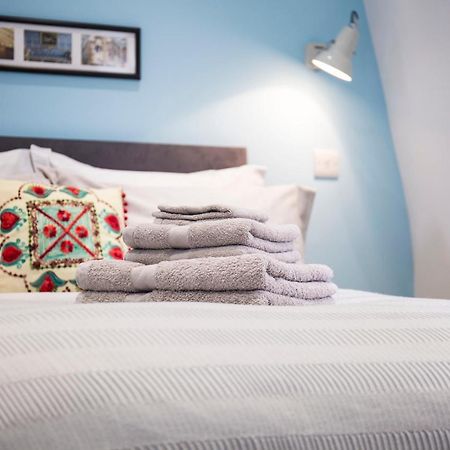 Luxury Bed Just Off The Canal Hotel London Exterior photo